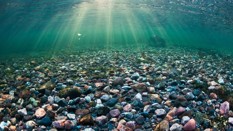 Kiviä veden alla