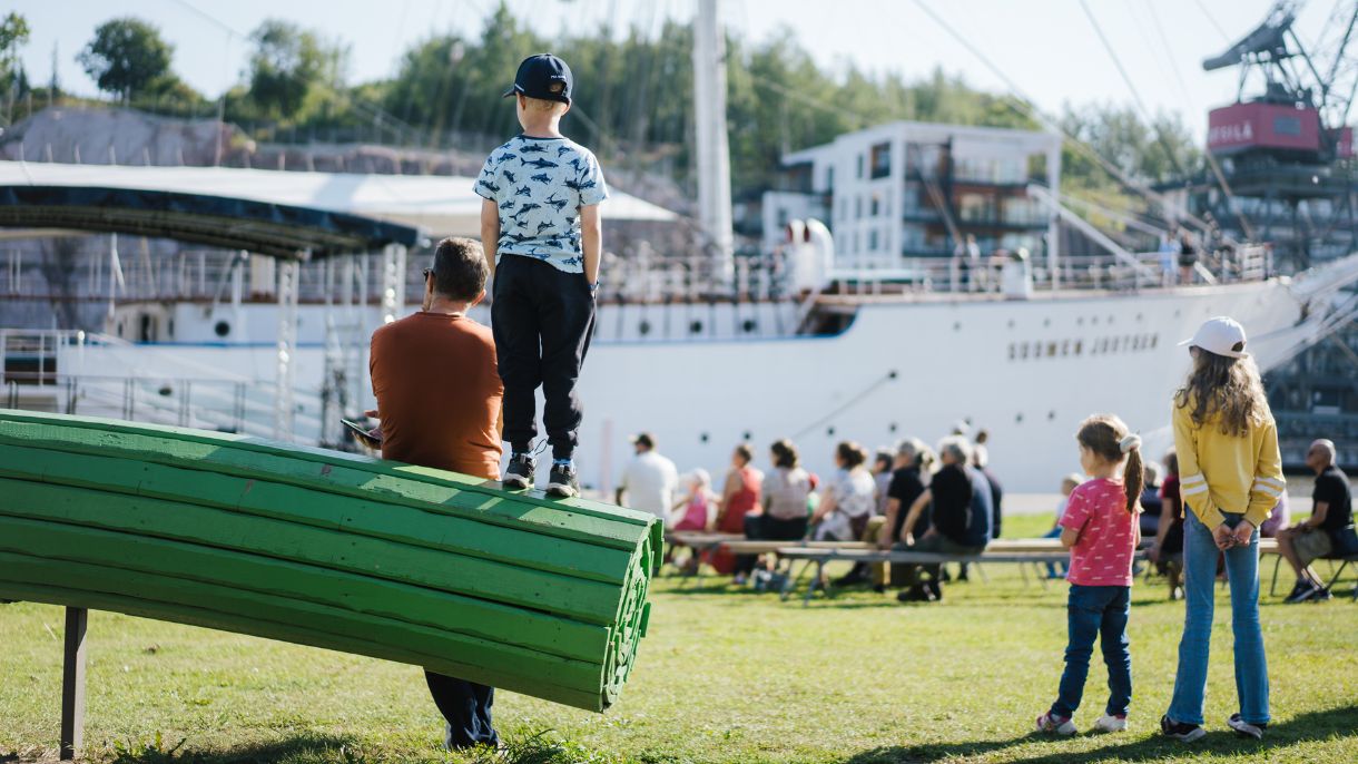 Itämeripäivää juhlistettiin Turussa mm. Forum Marinumin alueella järjestetyssä Pinnalla-tapahtumassa. Kuva: Tara Jaakkola