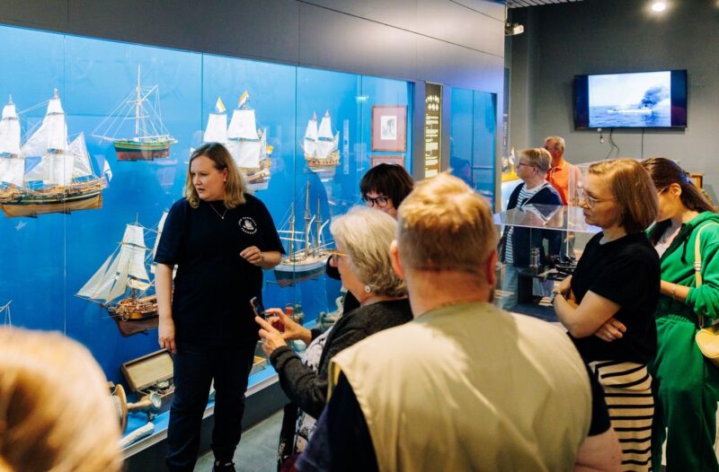 Opastusta merimuseossa