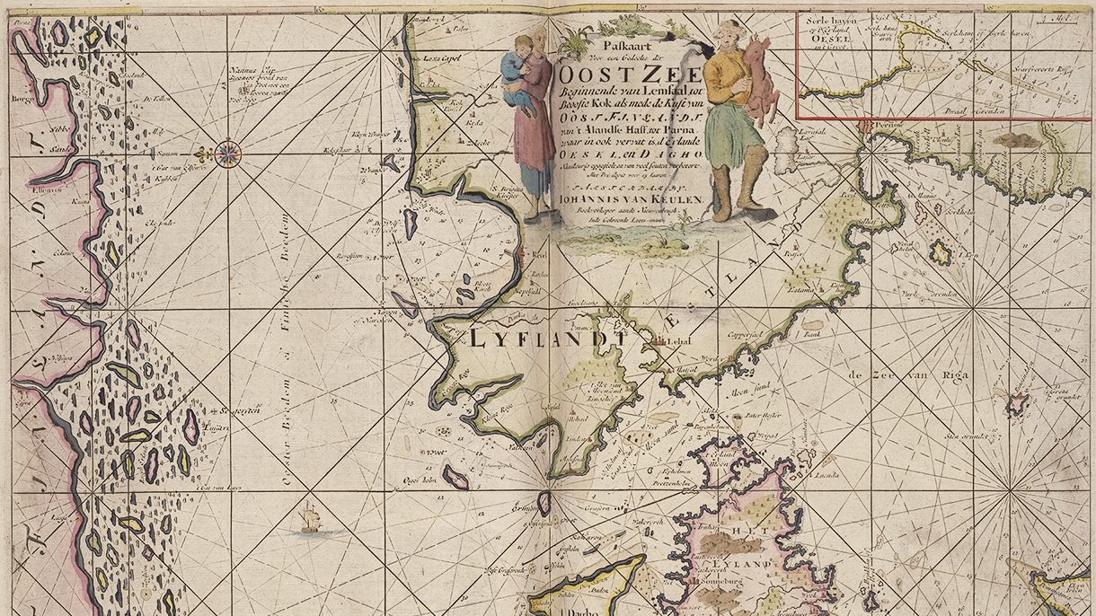 Van Keulenin vuoden 1788 merikartta Suomenlahdesta ja Riianlahdesta, käsin väritetty kuva rannikoista ja saaristosta vanhoine paikannimineen, näkymässä rhumb-viivoja ja kompassiruusuja sekä koristeellinen kartussi, jossa kaksi pukeutunutta hahmoa, John Nurmisen Säätiön kokoelma.